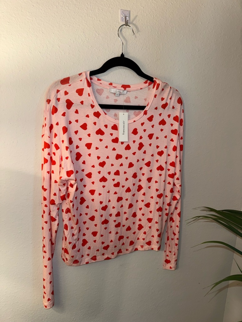 Francesca's Collections Pink Long Sleeve Tee with Red Heart Print